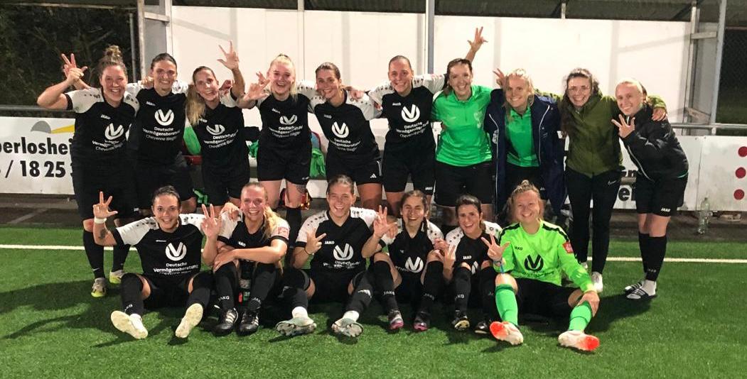 Die Damenmannschaft des FC Bierbach nach dem Sieg in Bardenbach.